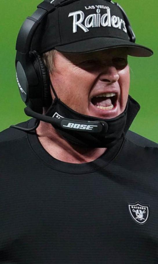 Jon Gruden, en problemas por correo electrónico con insultos racistas