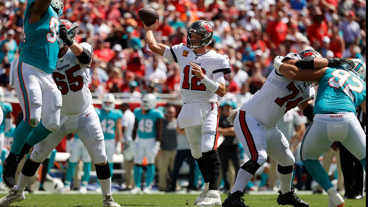 El quarterback de los Buccaneers igualó a Peyton Manning como el QB con más partidos con cinco pases de TD o más