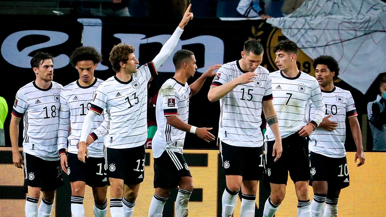 Alemania pasó apuros ante Rumania, pero resolvió todo con una remontada