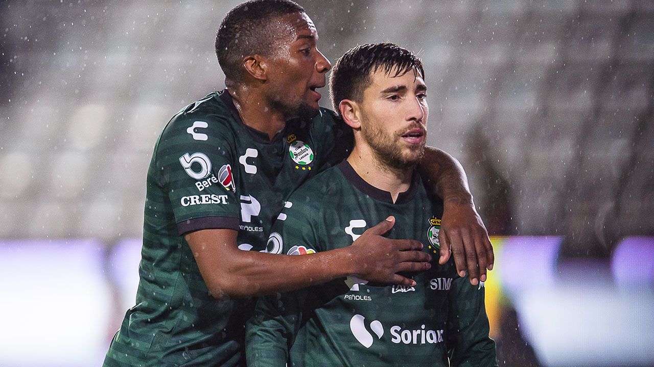 Pachuca 1-1 Santos: ‘Tuzos’ se sentirá afectado por el arbitraje luego de la expulsión al 80’ y el penal en contra que Santos convirtió en gol a los 89 minutos gracias a Gorriarán.