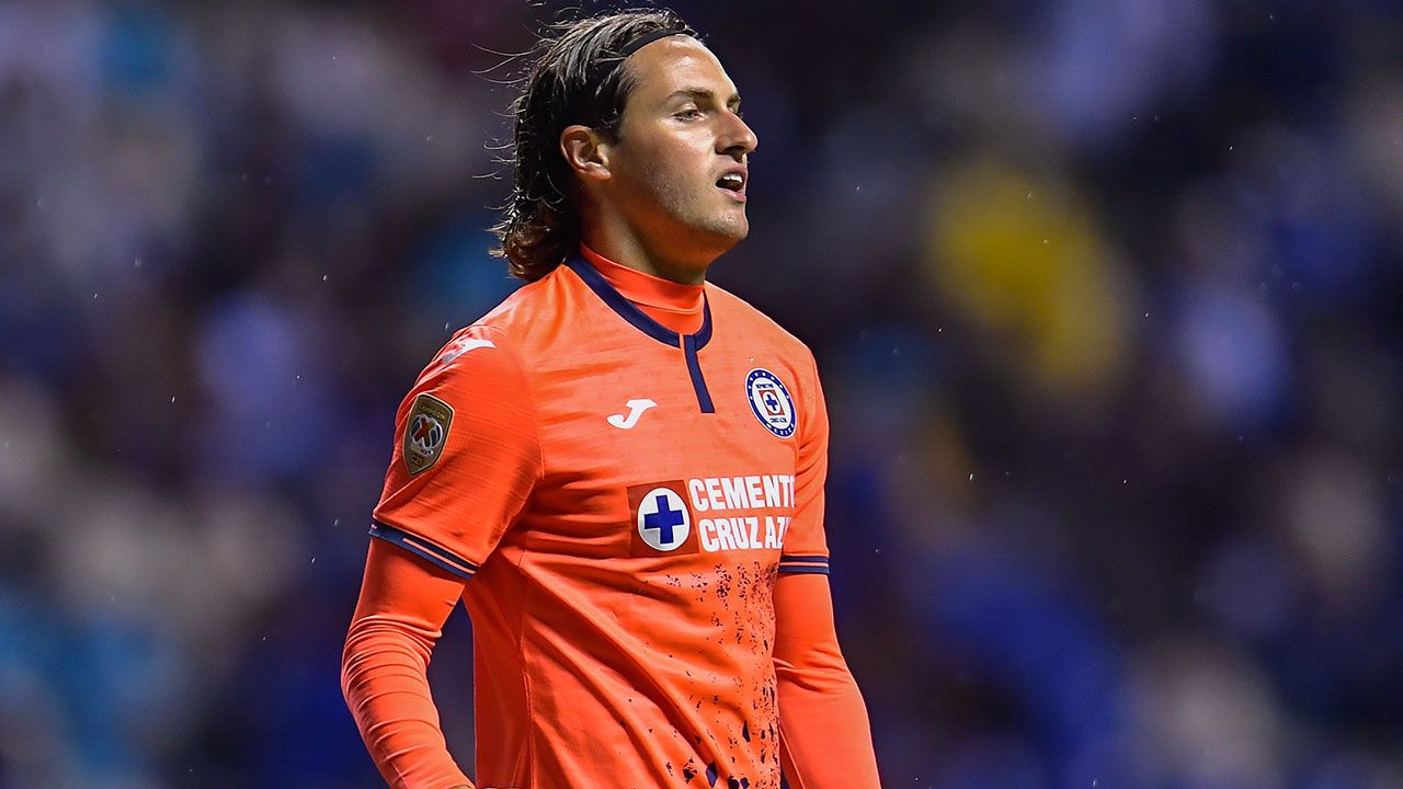 Santiago Giménez, delantero, 20 años
