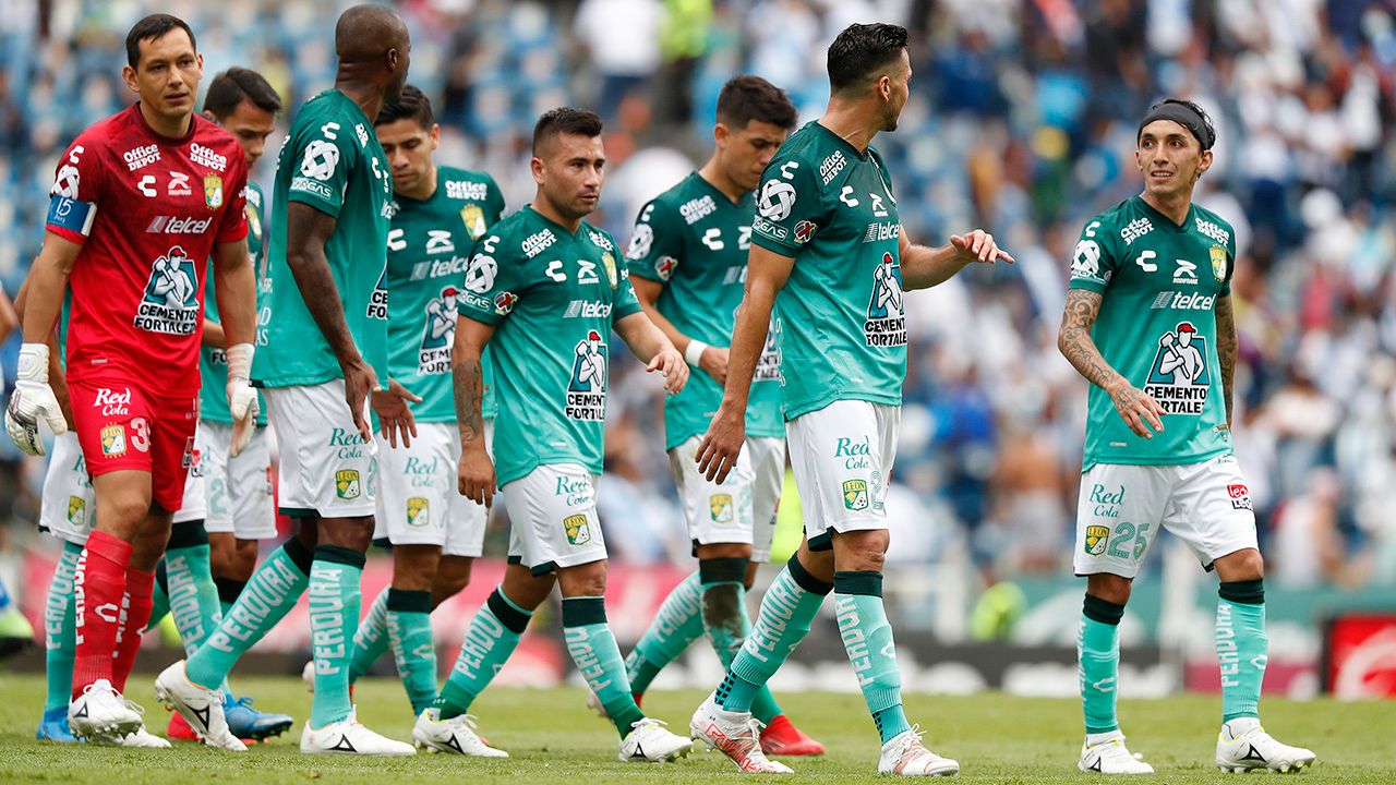 Puebla se autodestruyó y León aprovechó para escalar al Top 4