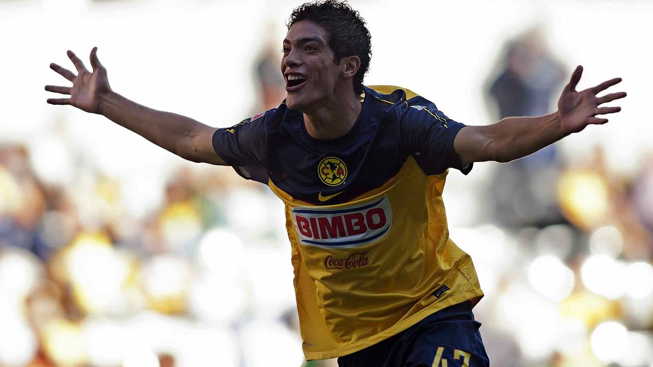 2011: Raúl Jiménez debutó en América un 9 de octubre.