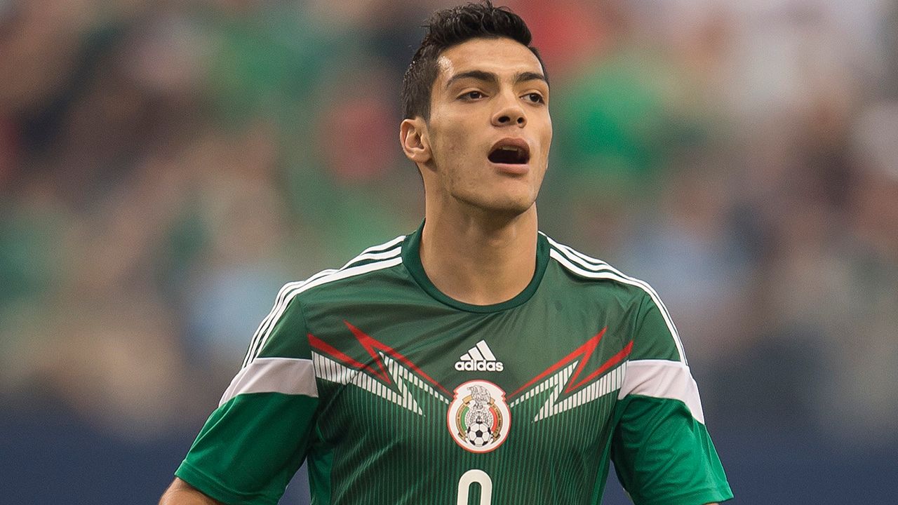 2014: Jugó su primera Copa del Mundo.