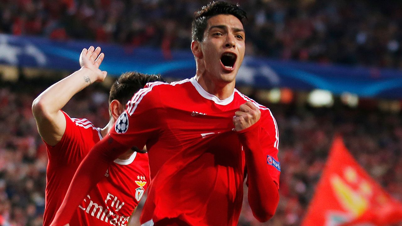 2016: Emigró al Benfica, donde jugó por tres temporadas.