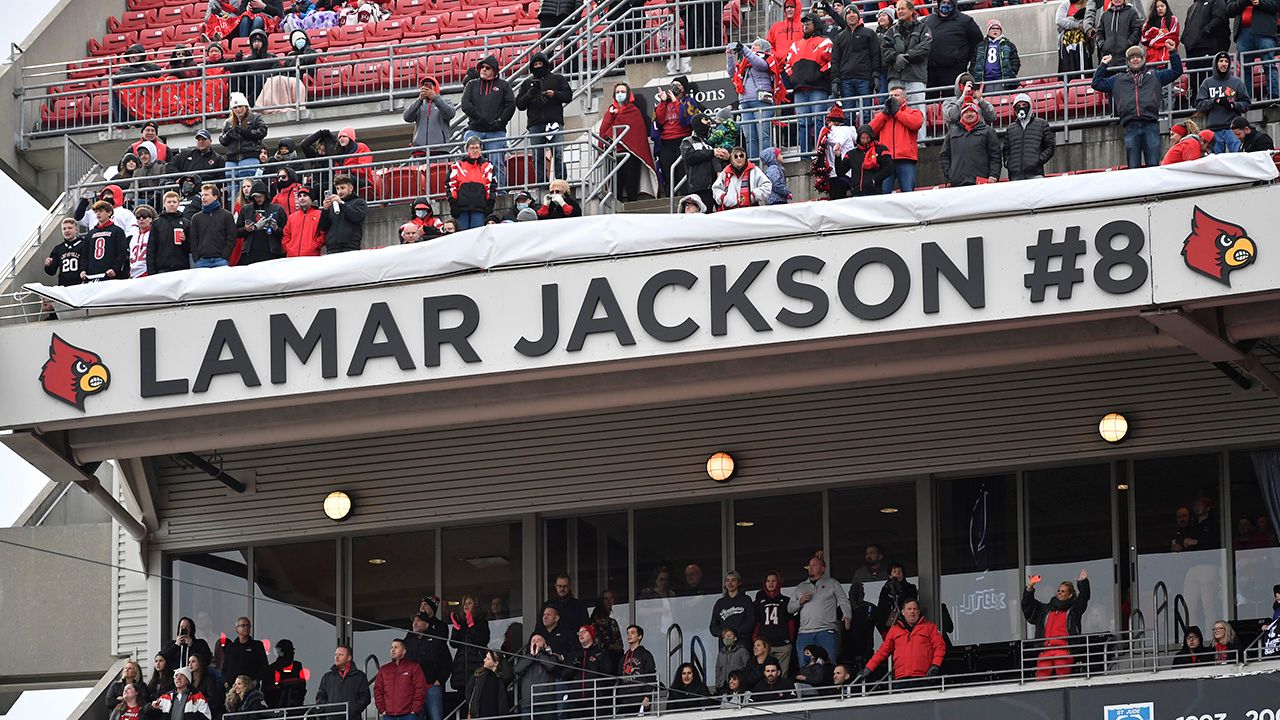 La Universidad de Louisville inmortalizó a Lamar Jackson
