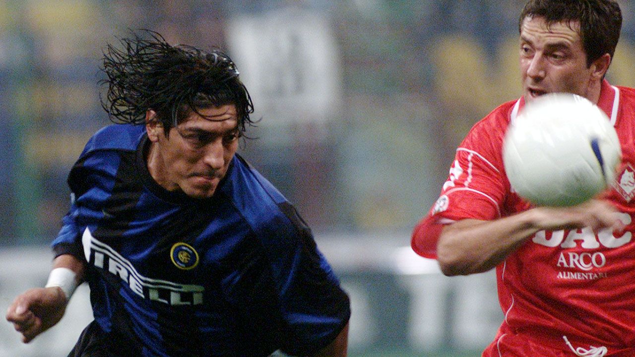 Iván Zamorano pasó del Real Madrid al Inter en 1996, siguió siendo estrella en Italia y hoy por hoy es comentarista