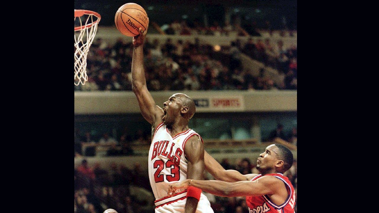 Michael Jordan ganó su cuarto título con los Bulls en 1996, actualmente es el dueño de los Charlotte Hornets