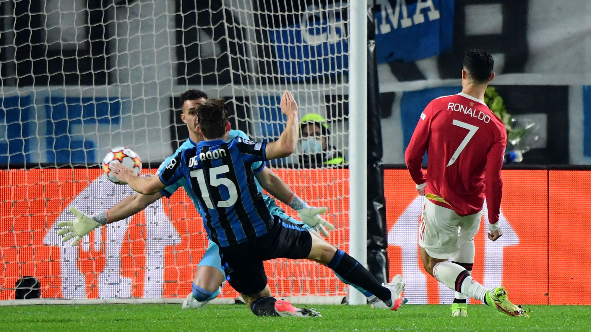 Cristiano Ronaldo lo volvió a hacer, rescató al United de las manos de Atalanta
