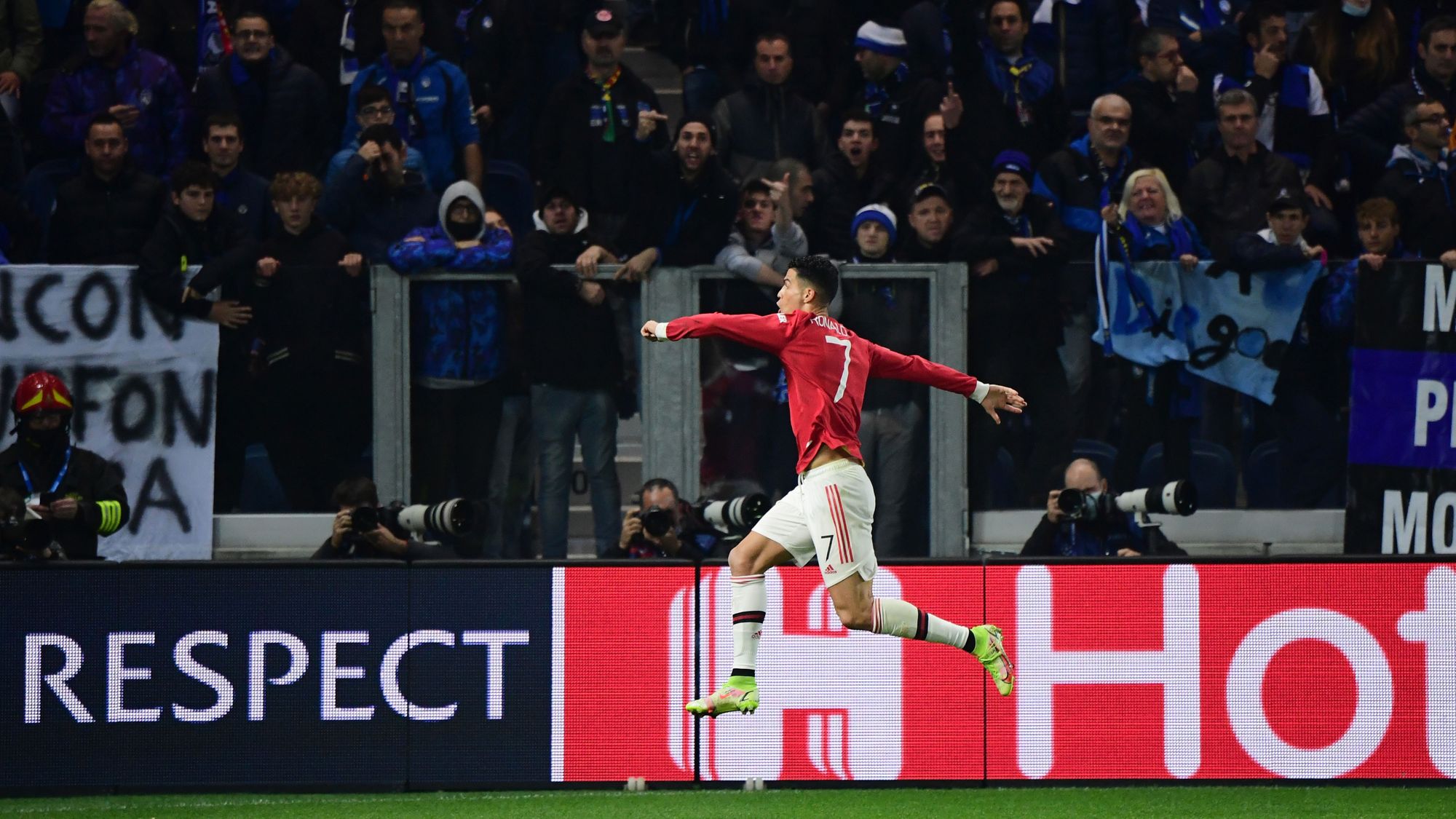 Cristiano Ronaldo lo volvió a hacer, rescató al United de las manos de Atalanta