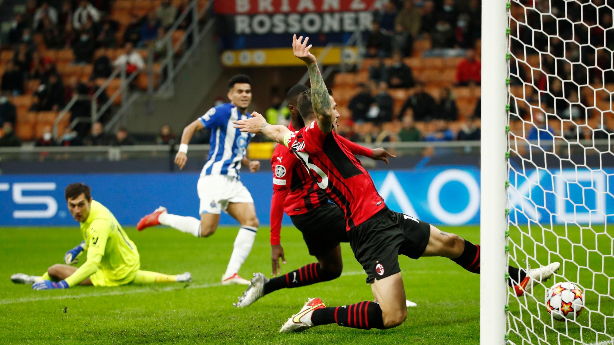 Luis Díaz tiene al Milan contra las cuerdas en Champions League