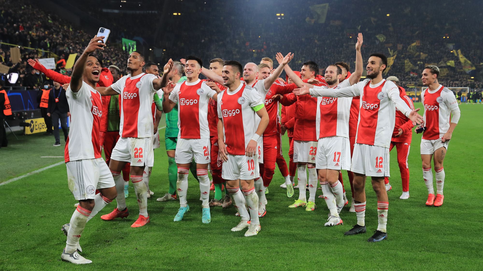 Noche soñada de Ajax y Haller en Dortmund; remontada y a octavos de la Champions League