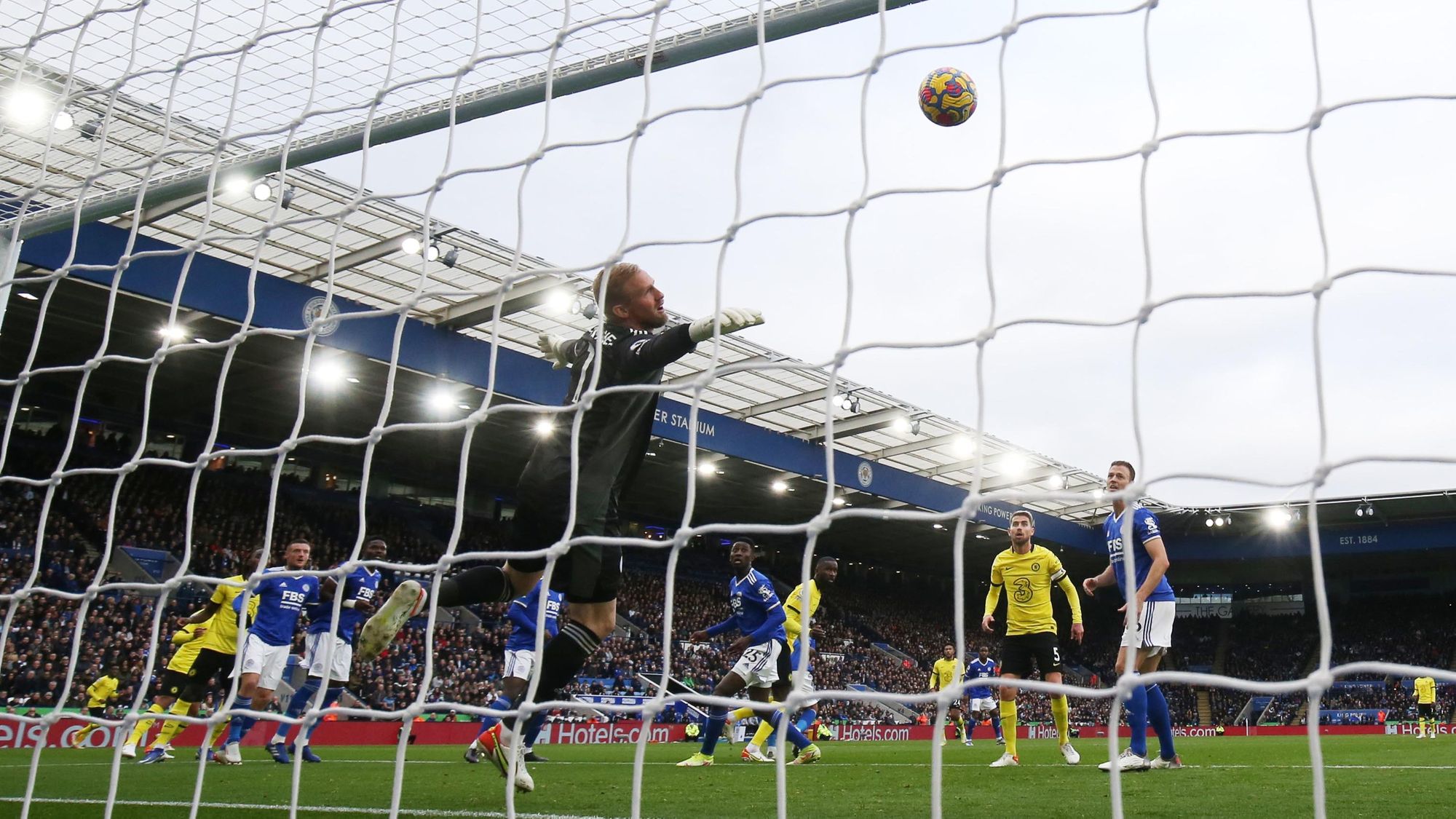 Chelsea venció sin problemas a Leicester y tiene firme el liderato de la Premier League