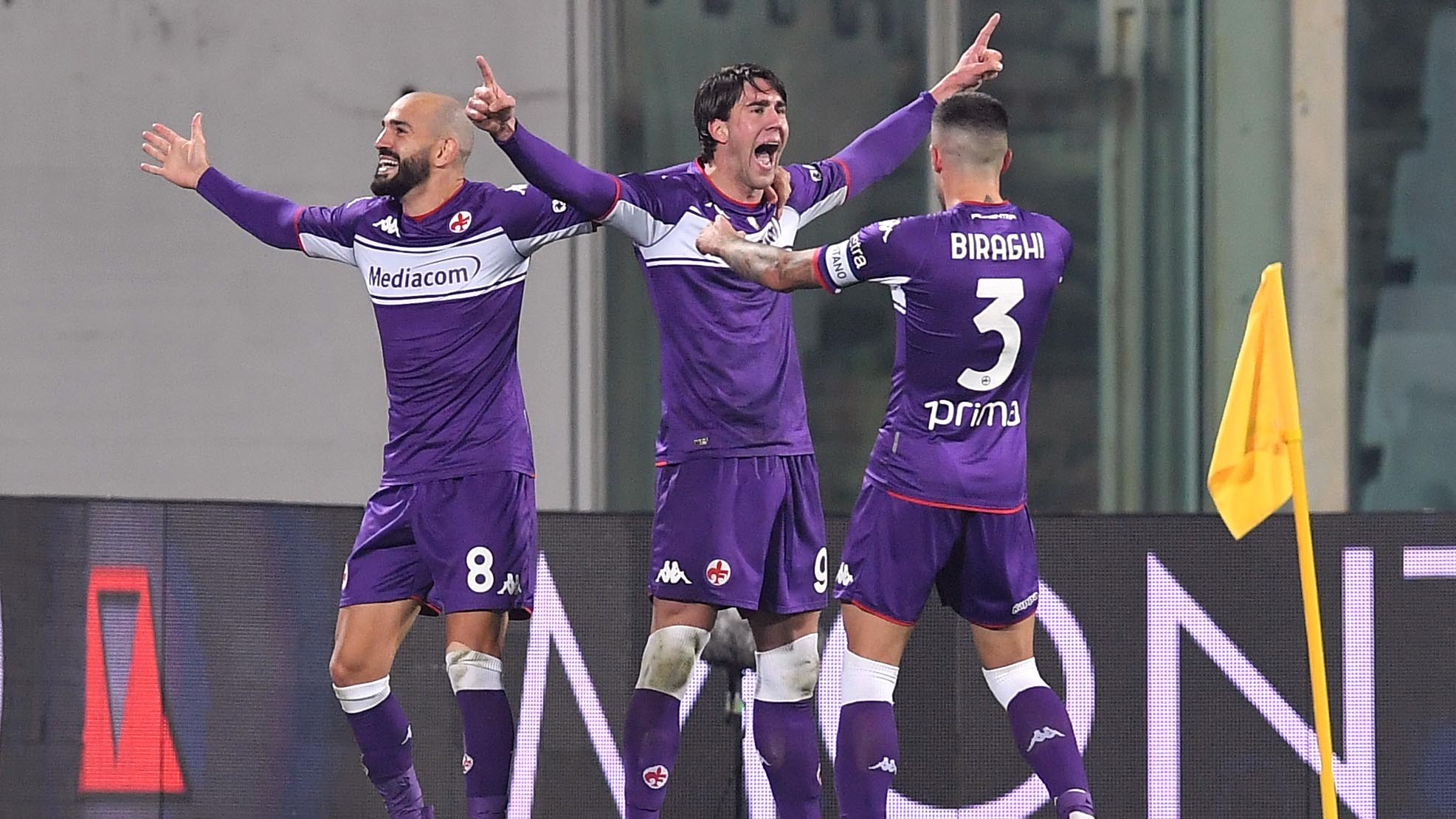 Fiorentina alejó a Milan de Napoli y dejó el camino libre a los 'Azzurri' en la Serie A