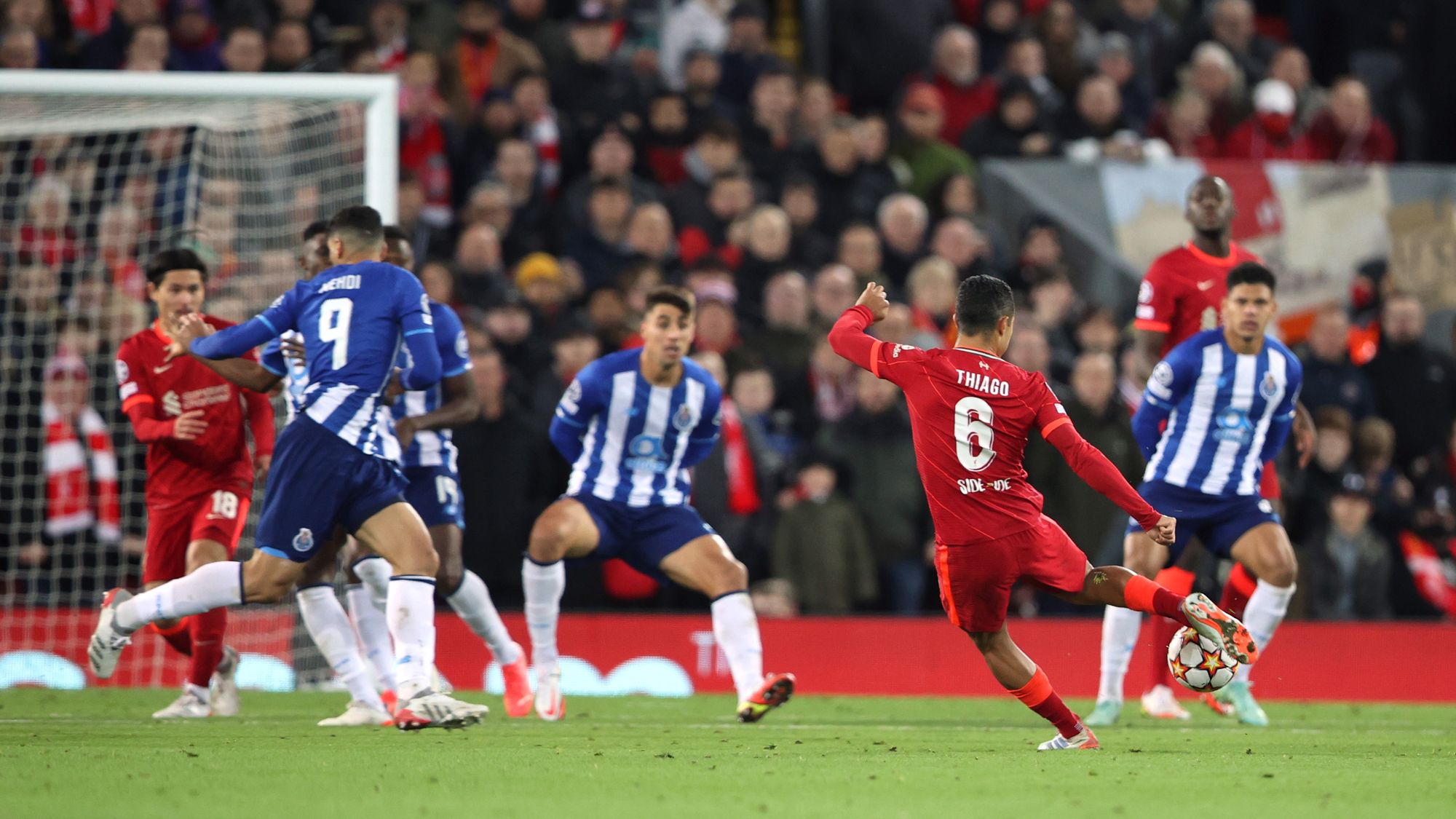 Liverpool no tuvo piedad de Porto y levanta la mano en la Champions League
