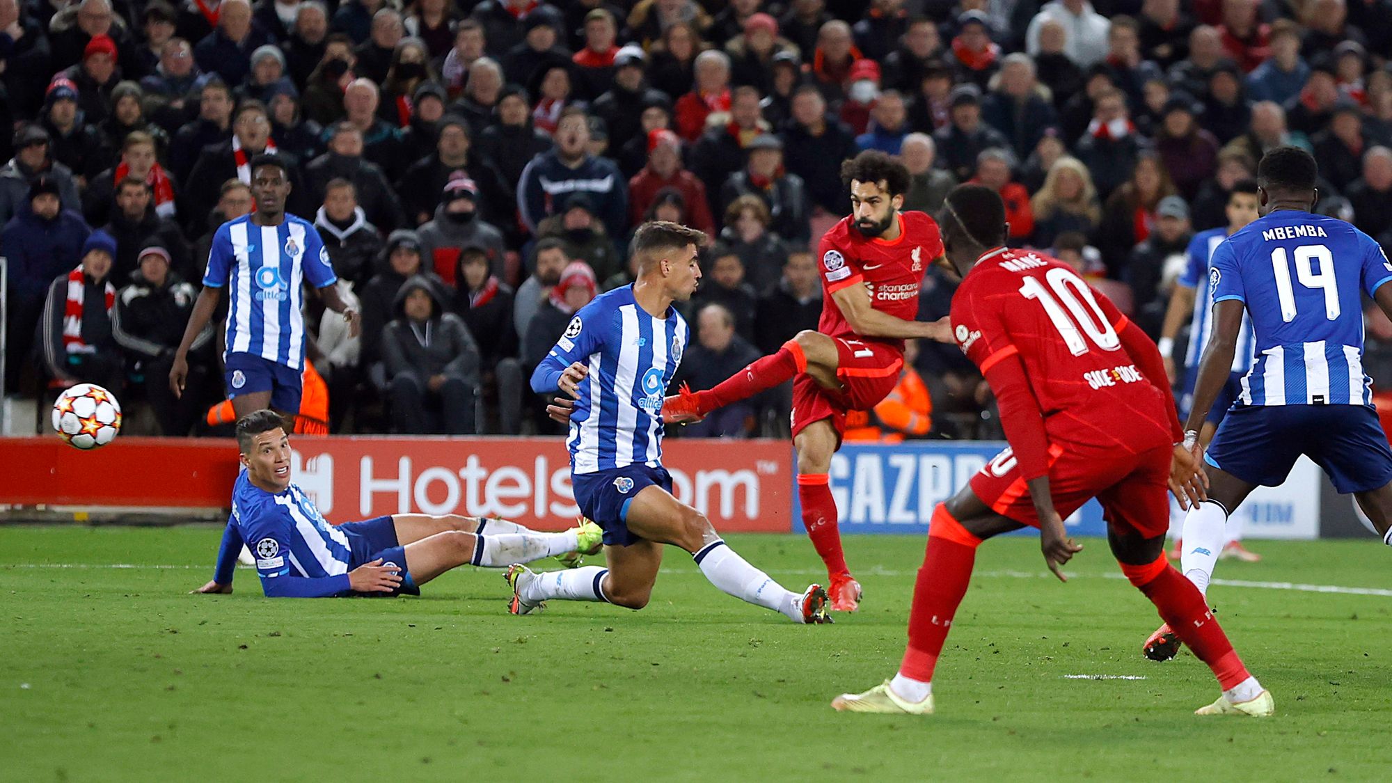 Liverpool no tuvo piedad de Porto y levanta la mano en la Champions League