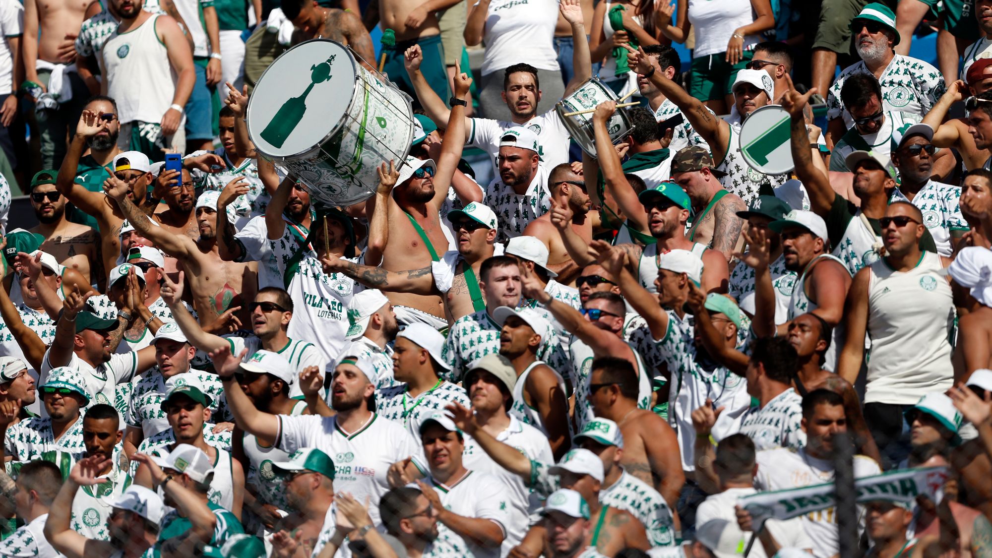 Espectacular duelo de aficiones en la final de la Copa Libertadores