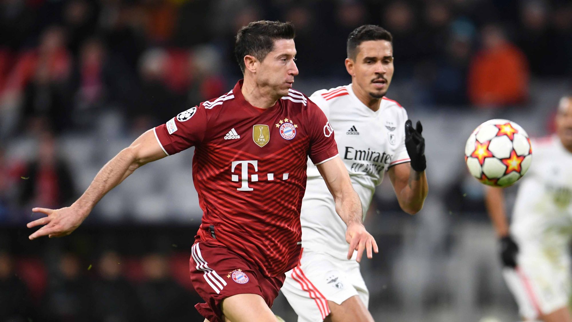 Robert Lewandowski se anotó un triplete en su partido #100 de la Champions League