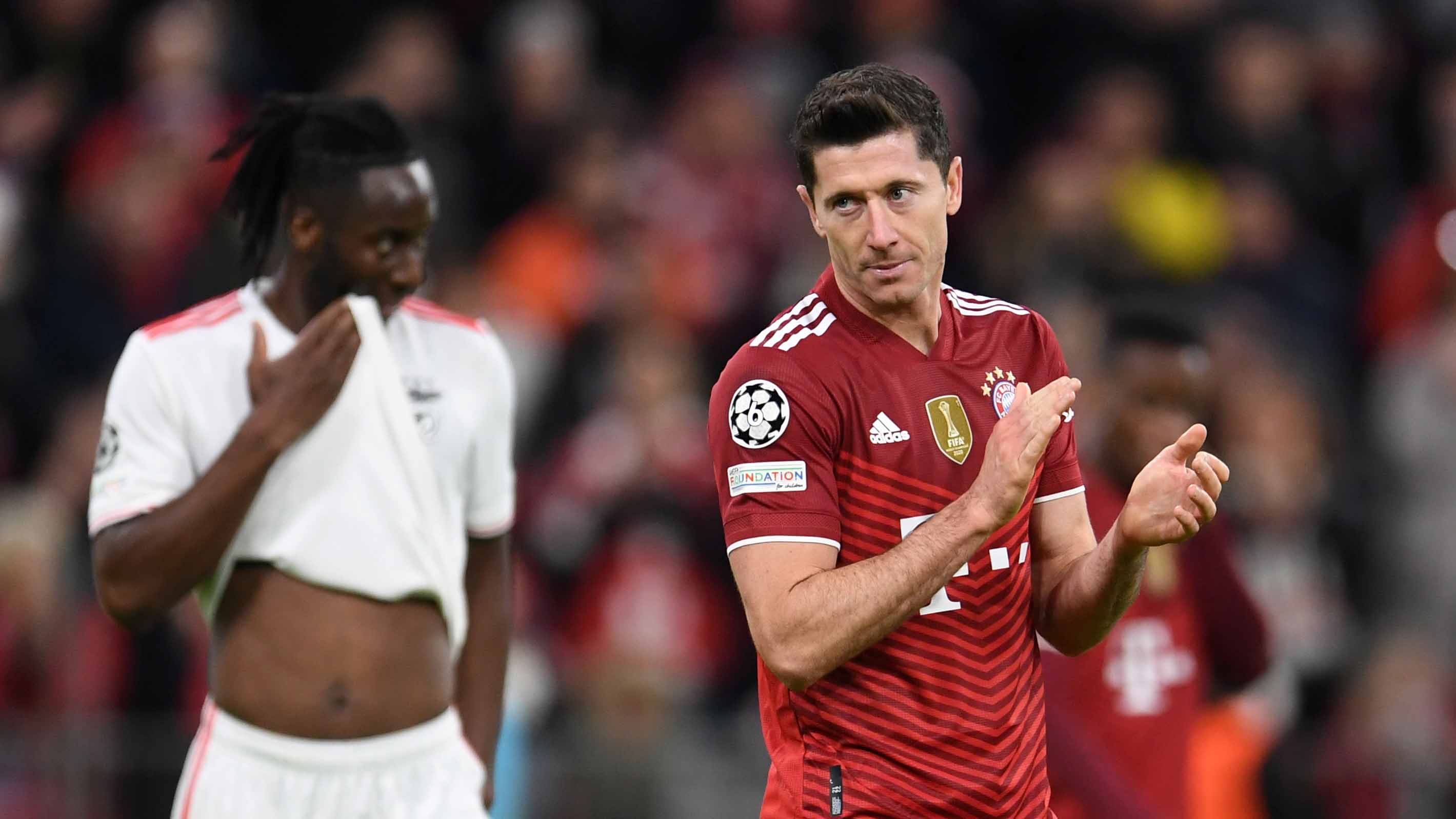 Robert Lewandowski se anotó un triplete en su partido #100 de la Champions League