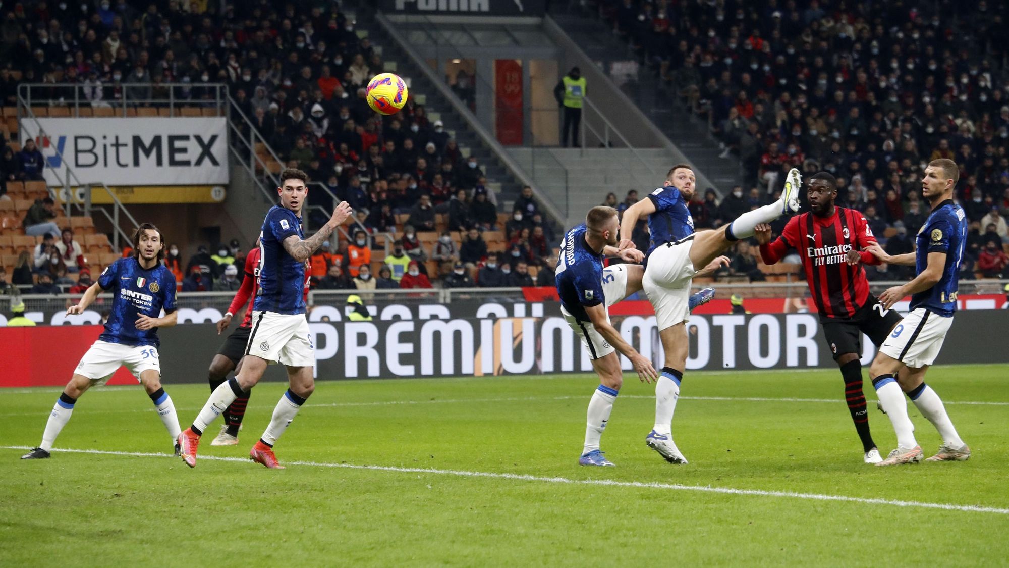 Vibrante empate entre Milan e Inter en la Serie A, el punto sabe a poco