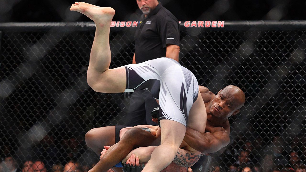 Exitosa defensa de Kamaru Usman, el mejor libra por libra de UFC