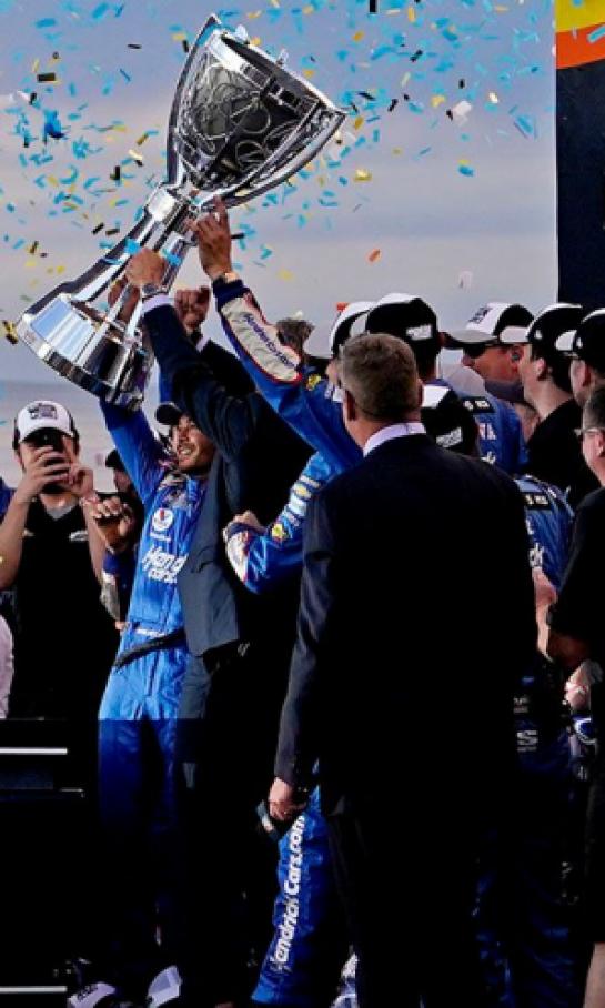 Kyle Larson coronó su dominio y es el campeón de la NASCAR Cup 2021