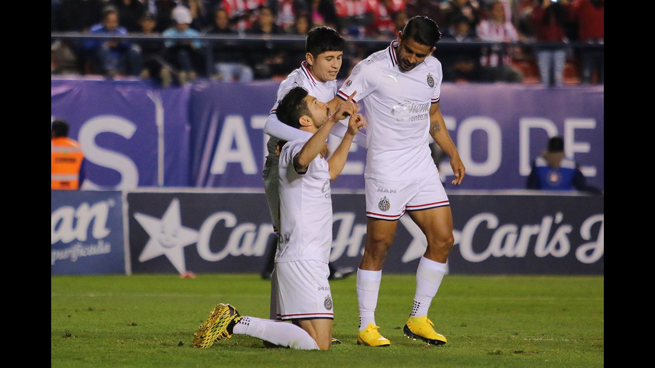 Este gol de penal fue el único que hizo Oribe Peralta con Chivas en la Liga MX