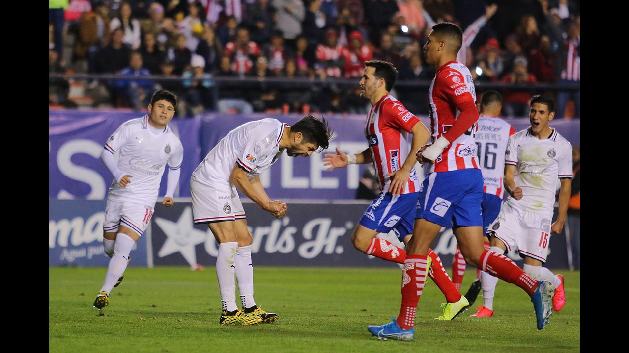 Este gol de penal fue el único que hizo Oribe Peralta con Chivas en la Liga MX