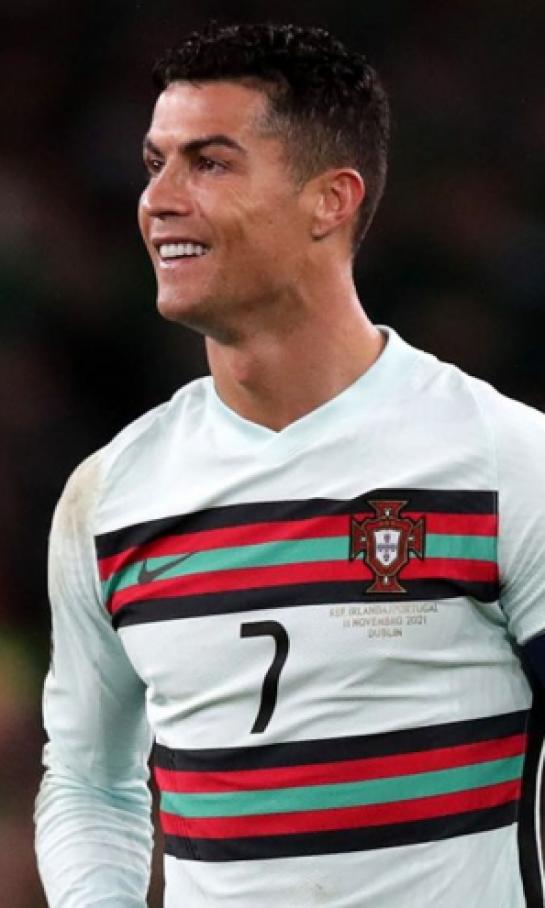 Cristiano Ronaldo no baja los brazos y se mira en Qatar 2022 con Portugal