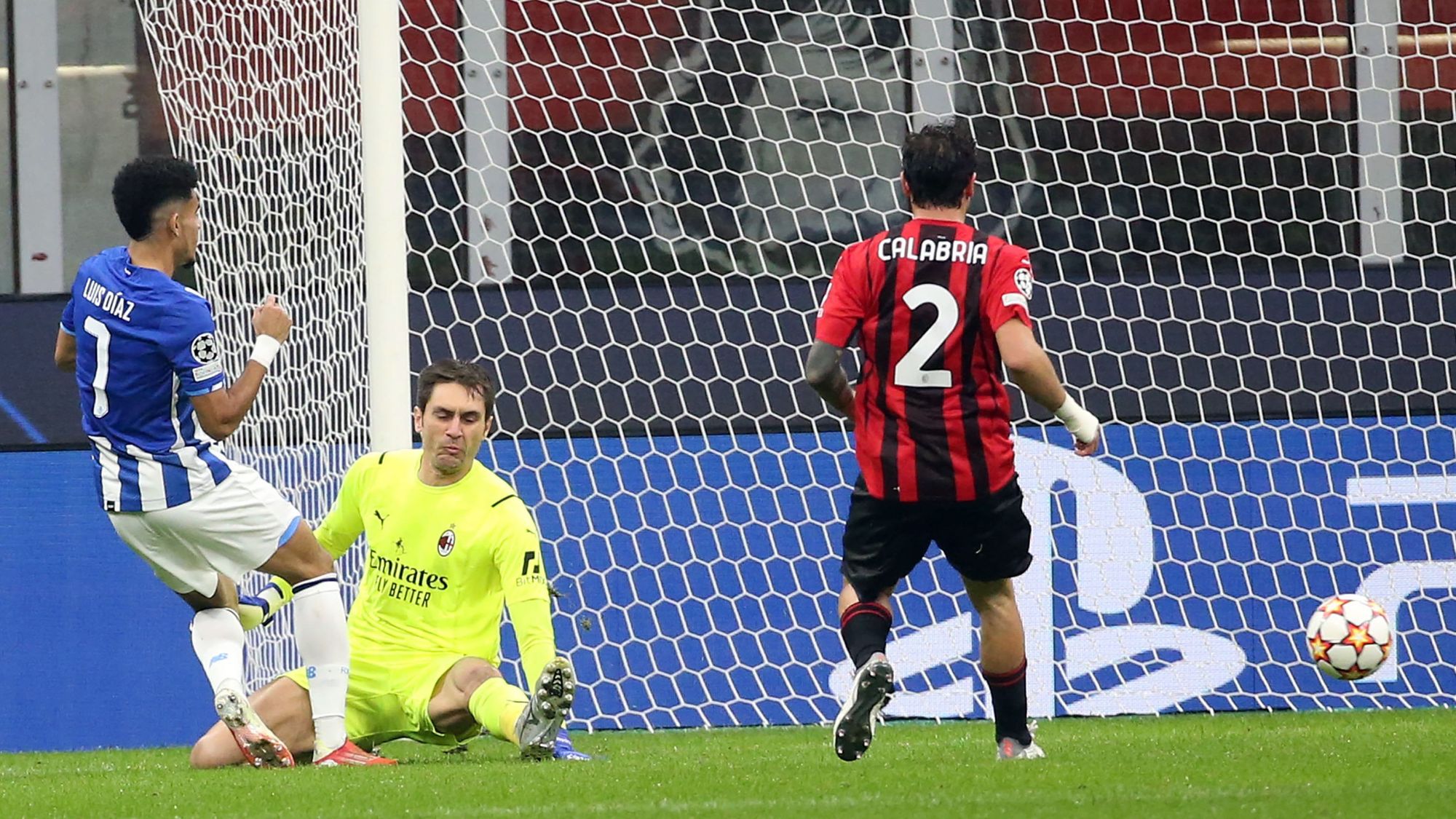 Luis Díaz tiene al Milan contra las cuerdas en Champions League