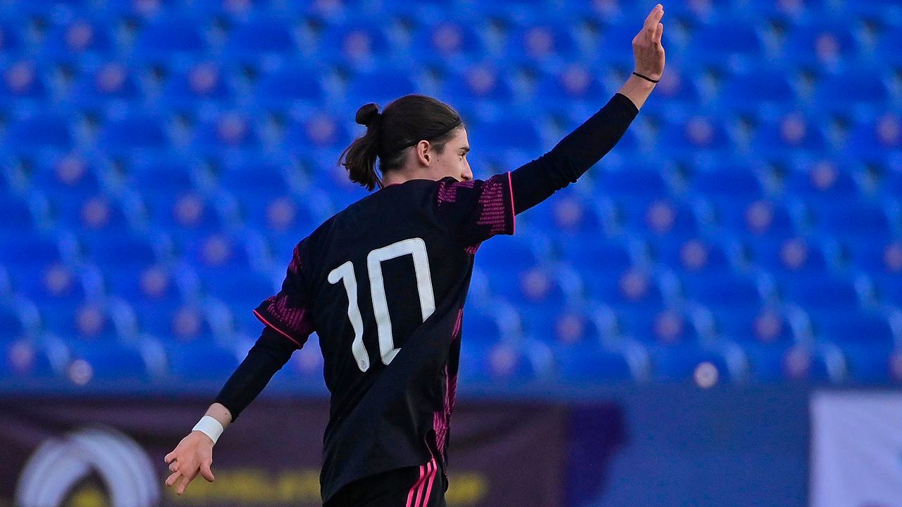 Flores puso el 1-0 a los seis minutos, luego de una jugada individual donde amagó dentro del área y sacó un derechazo cruzado. Flores puso el 1-0 a los seis minutos, luego de una jugada individual donde amagó dentro del área y sacó un derechazo cruzado.