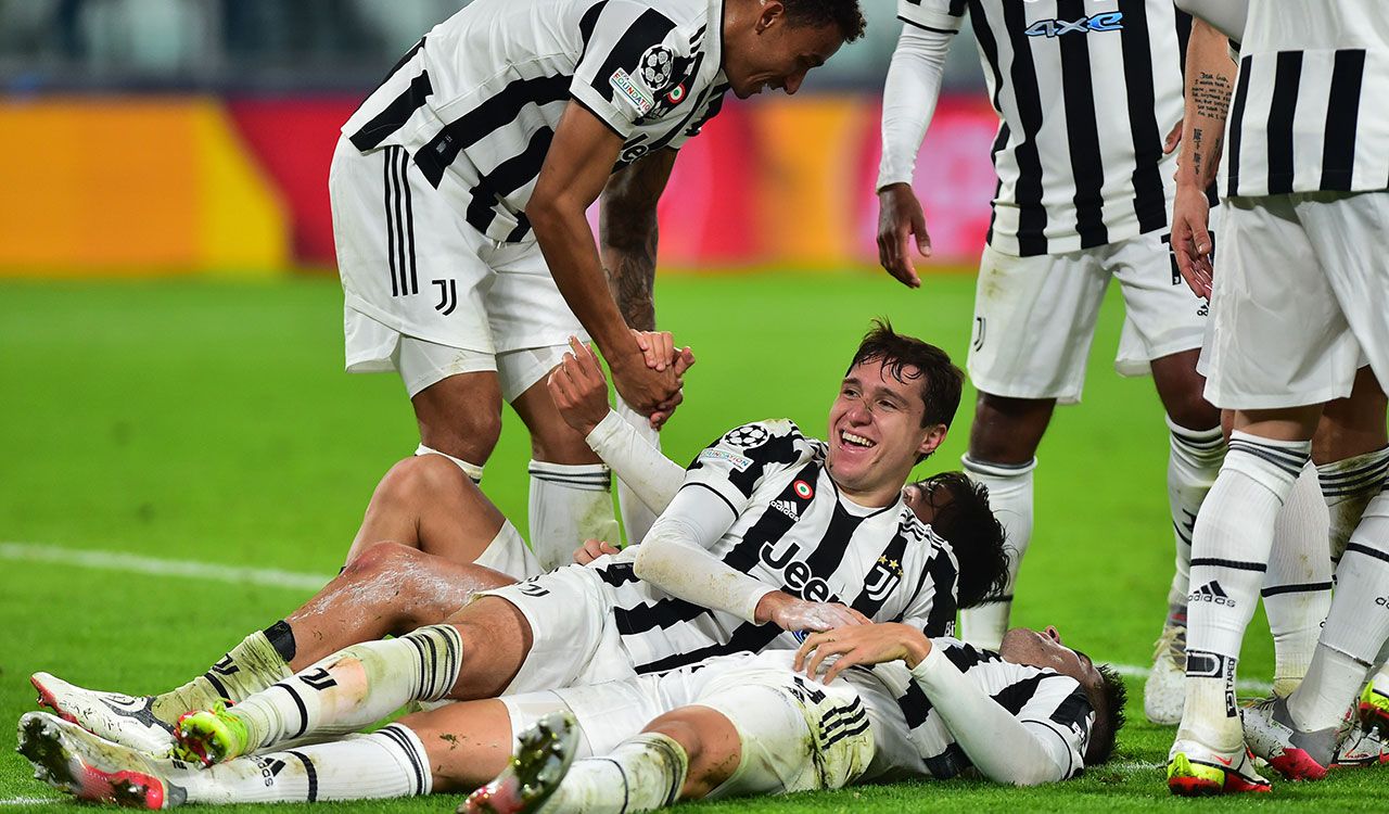 La Juventus 'abraza' la victoria de la mano de Dybala