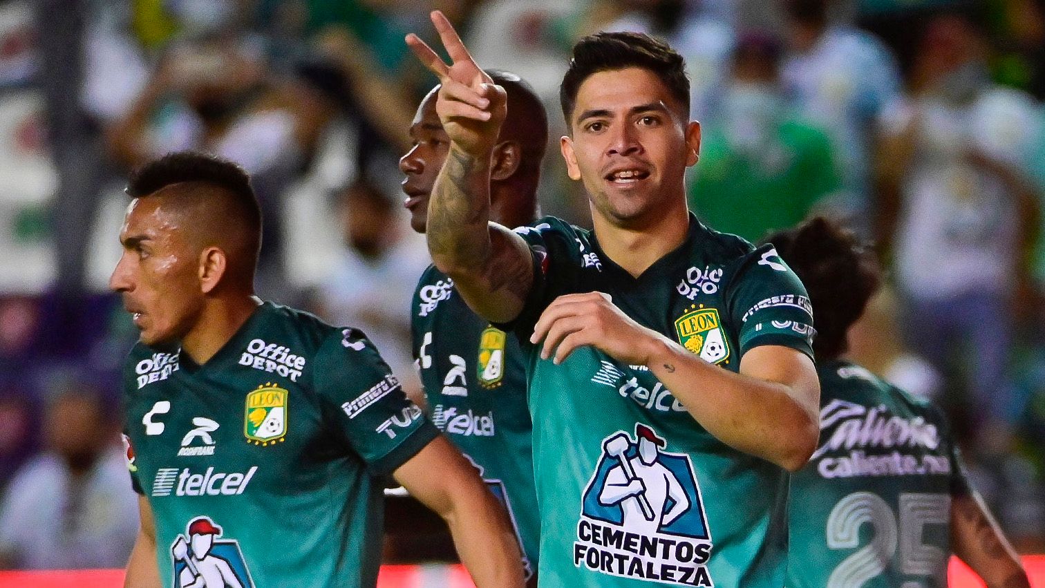 León venció 3-0 a Necaxa y todos los goles fueron de Víctor Dávila. León venció 3-0 a Necaxa y todos los goles fueron de Víctor Dávila.