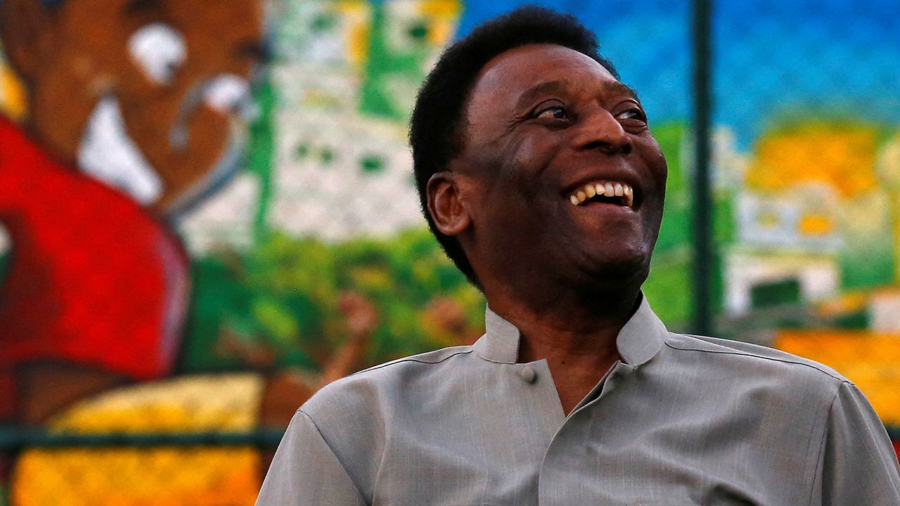 Donde se parara, Pelé sembraba amistad y entre los grandes del futbol no era la excepción