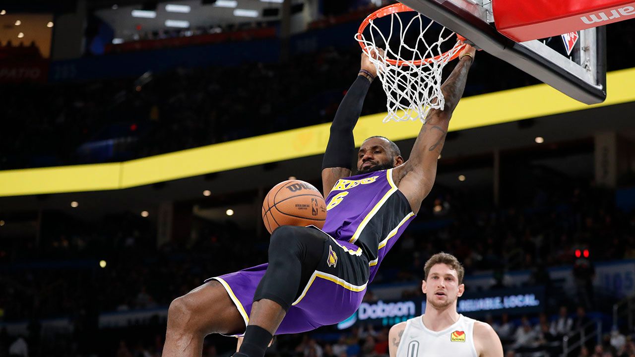 LeBron James está de regreso, ¿alcanzará para el repunte de los Lakers?