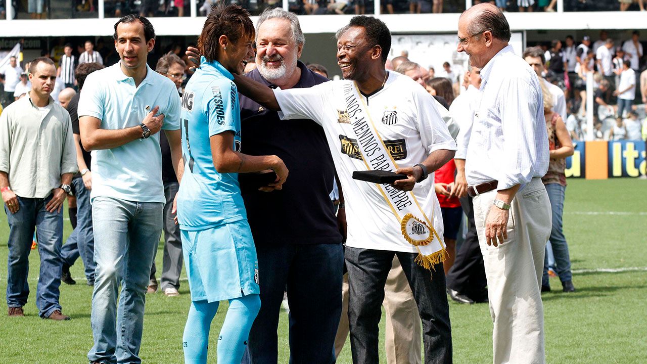 A Neymar, Pelé lo arropó desde que debutó en Santos, el club de sus amores