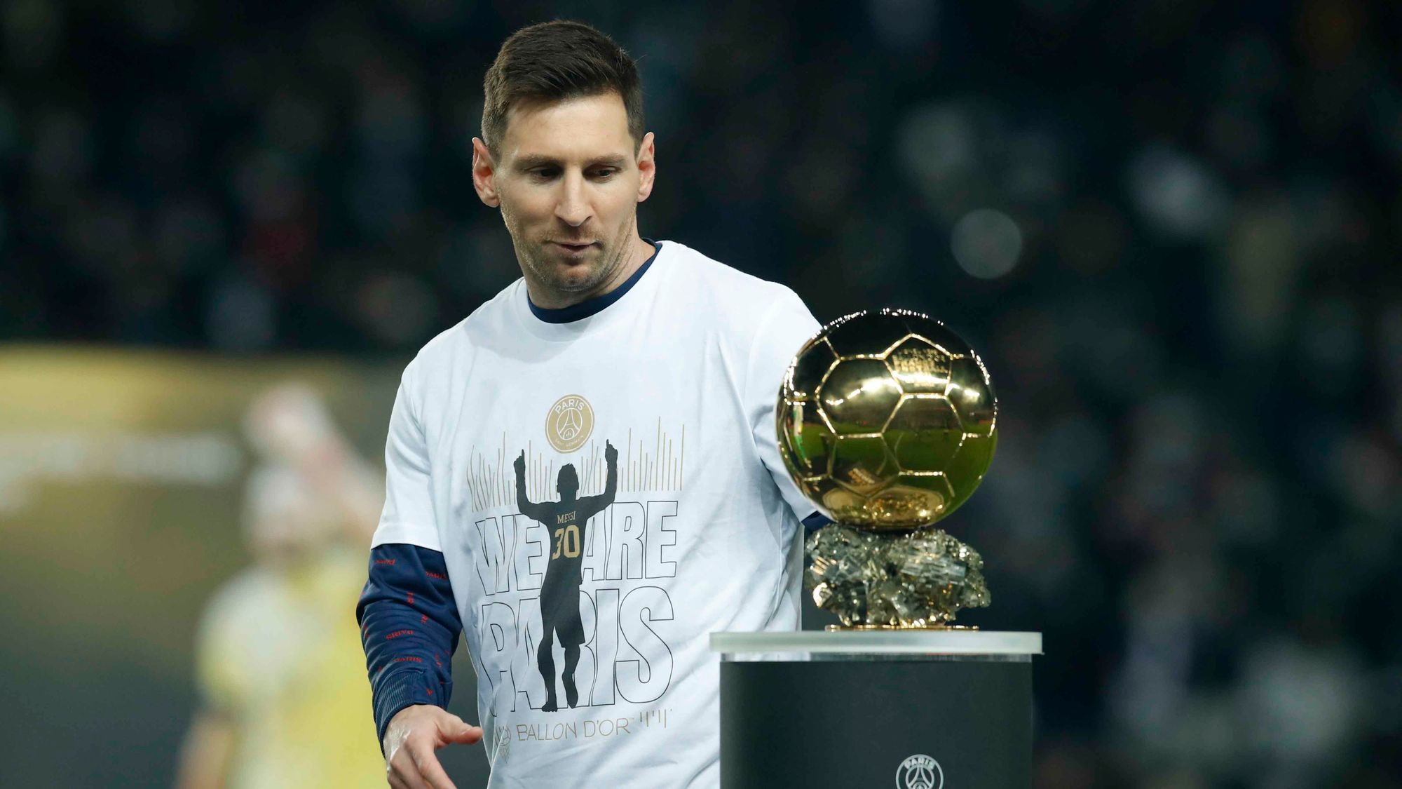 Lionel Messi presentó su séptimo Ballon d'Or en el Parque de los Príncipes