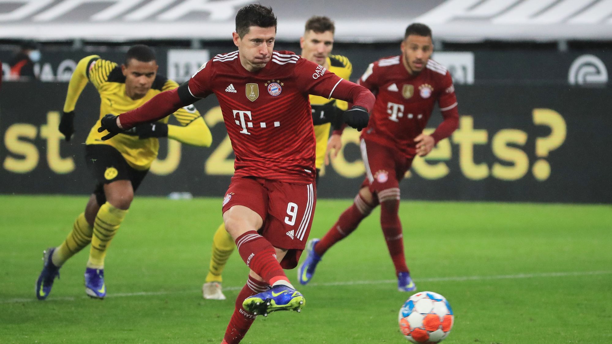 Robert Lewandowski decide el 'Der Klassiker' y la Bundesliga está en manos de Bayern Munich