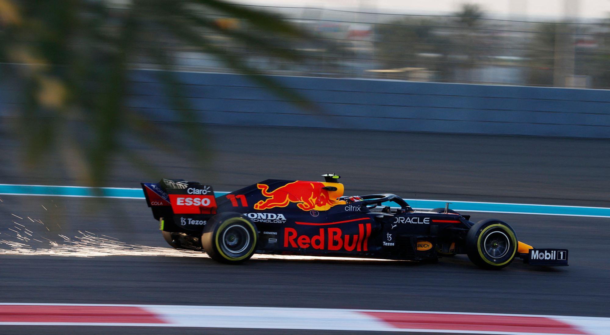 Así fueron las prácticas del GP de Abu Dhabi ante un espectacular atardecer