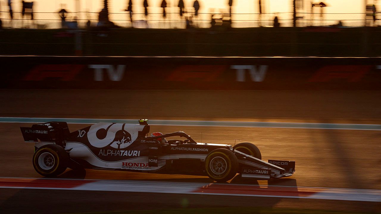 Así fueron las prácticas del GP de Abu Dhabi ante un espectacular atardecer