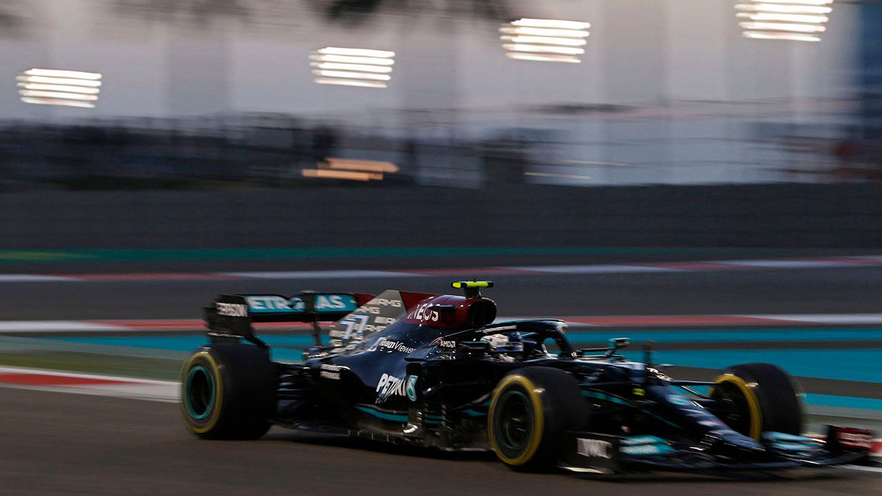 Así fueron las prácticas del GP de Abu Dhabi ante un espectacular atardecer