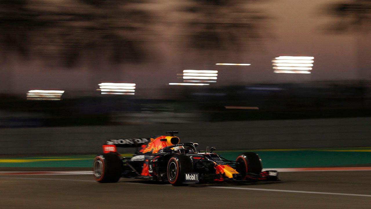 Así fueron las prácticas del GP de Abu Dhabi ante un espectacular atardecer