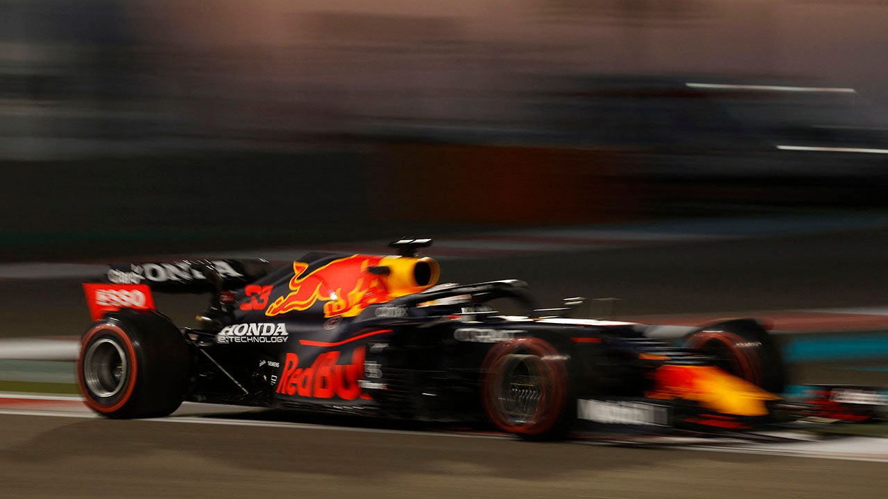 Así fueron las prácticas del GP de Abu Dhabi ante un espectacular atardecer