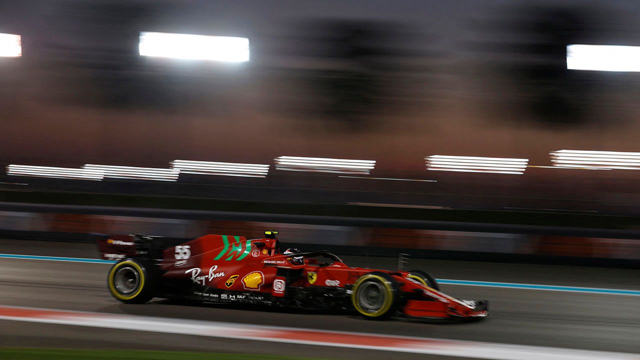 Así fueron las prácticas del GP de Abu Dhabi ante un espectacular atardecer