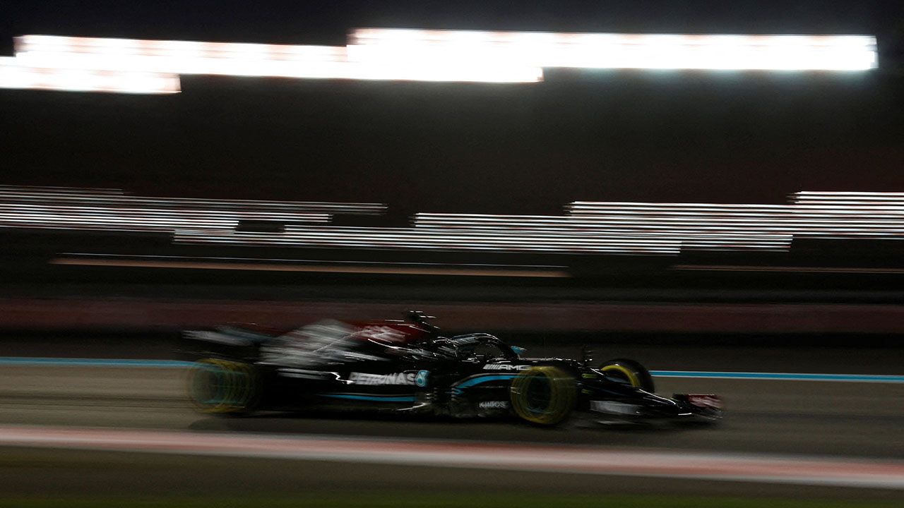 Así fueron las prácticas del GP de Abu Dhabi ante un espectacular atardecer