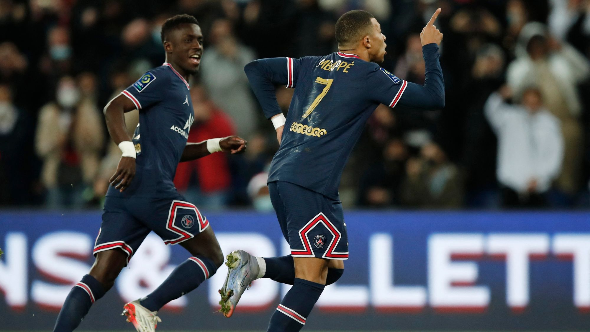 Kylian Mbappé se luce con Paris Saint-Germain que no tiene rival en la Ligue 1