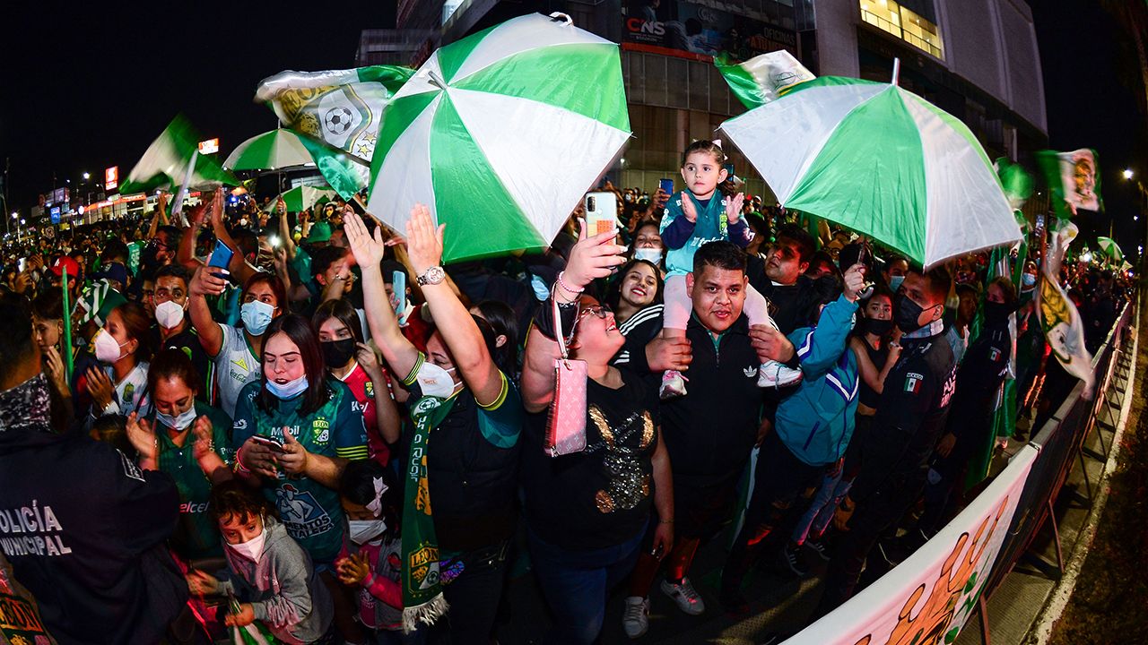 El ambiente en León es de carnaval previo al partido de ida de la final