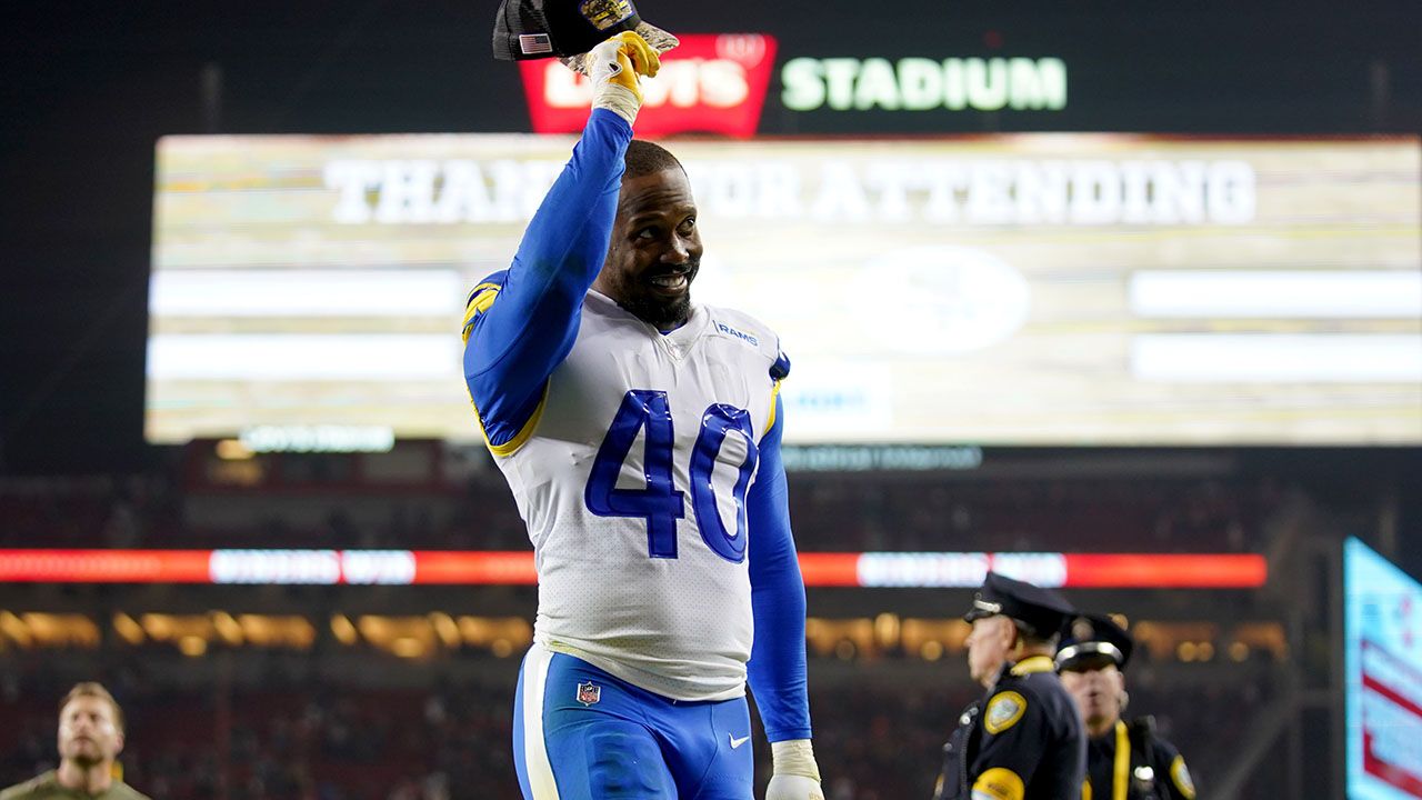 Los Angeles Rams - Von Miller honoring Demaryius Thomas during pregame  warmups.