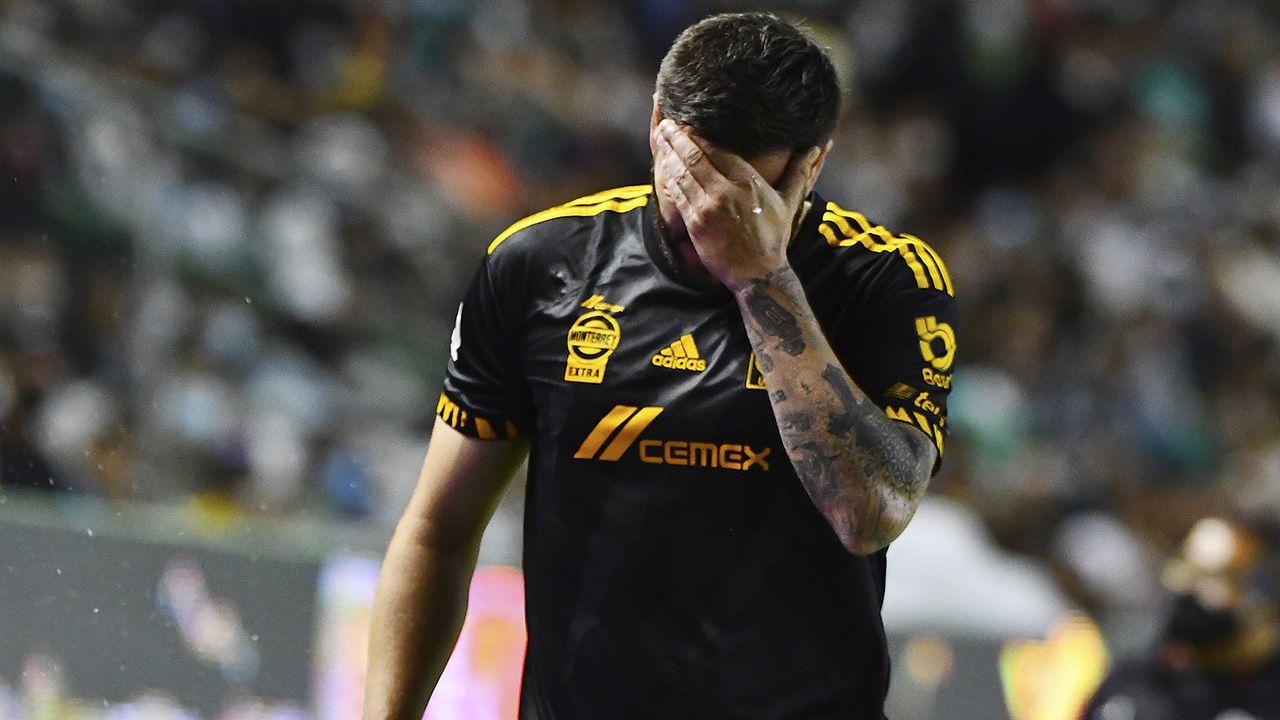 El técnico será fuertemente cuestionado por haber sacado a Gignac y renunciar tan pronto al ataque.