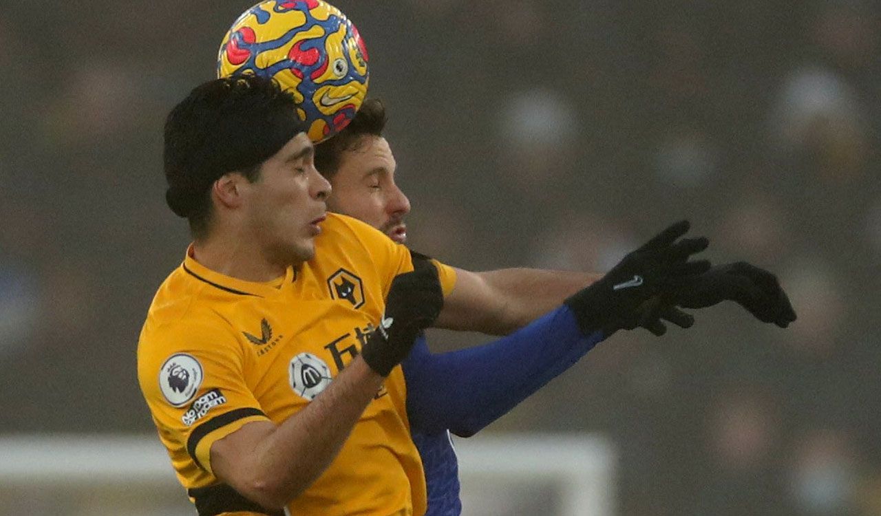 Los Wolves de Raúl Jiménez rescatan un empate ante el Chelsea